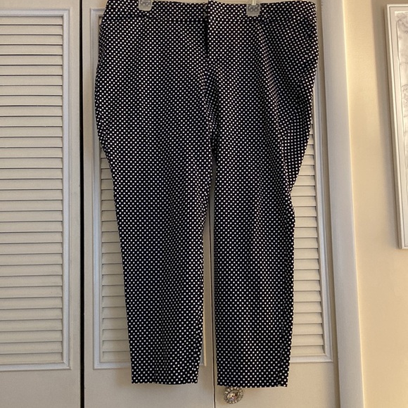 - Size 18 navy polkadot Old Navy pixie pants - Picture 4 of 4